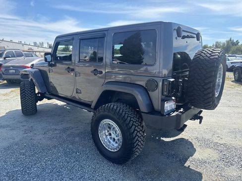 Used 2014 Jeep Wrangler Unlimited Rubicon w/ Connectivity Group image 7