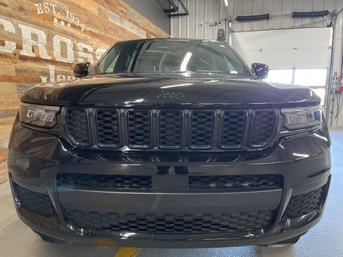 Used 2025 Jeep Grand Cherokee L Altitude image 8