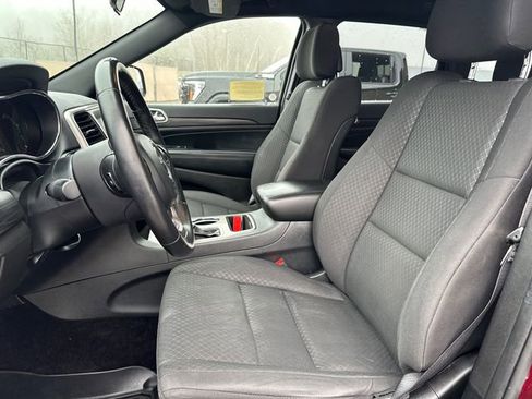 Used 2019 Jeep Grand Cherokee Laredo AWD/4WD image 36