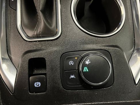 Used 2023 Chevrolet Traverse LT FWD image 47