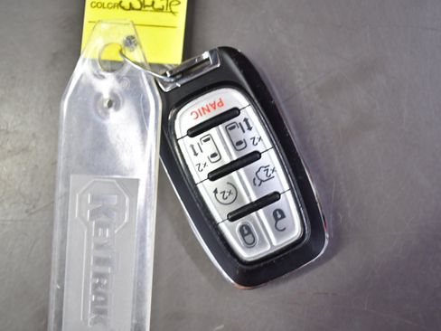 Used 2023 Chrysler Pacifica Touring-L FWD image 31