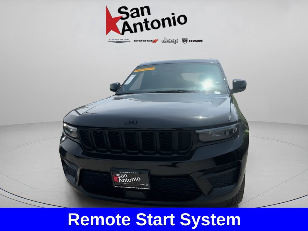 New 2025 Jeep Grand Cherokee Altitude RWD image 5