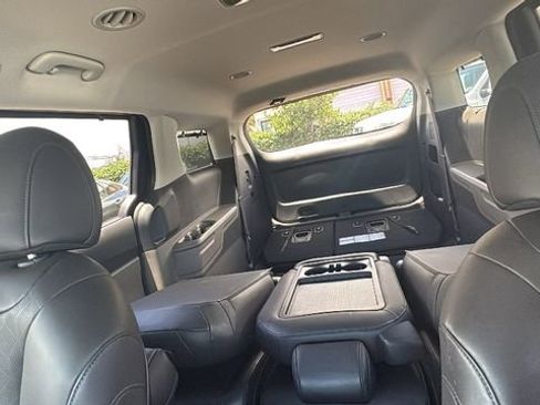 Used 2025 Kia Carnival EX FWD image 18