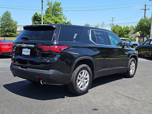 Used 2023 Chevrolet Traverse LS FWD image 7