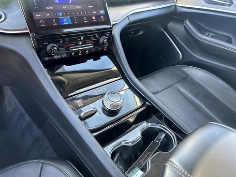 Used 2022 Jeep Grand Cherokee L Limited w/ Black Appearance Package image 36