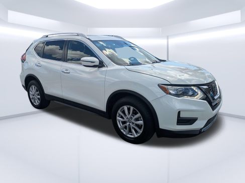 Used 2019 Nissan Rogue SV image 1