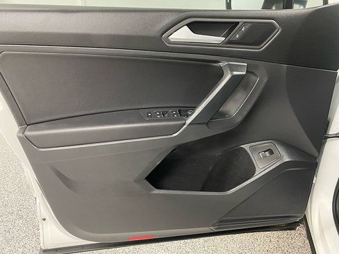 Used 2019 Volkswagen Tiguan SE image 12