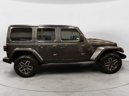 Used 2025 Jeep Wrangler Unlimited Sahara AWD/4WD image 6