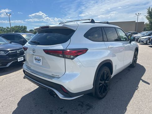Used 2023 Toyota Highlander XSE AWD/4WD image 4