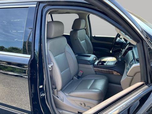 Used 2019 Chevrolet Suburban Premier AWD/4WD image 7