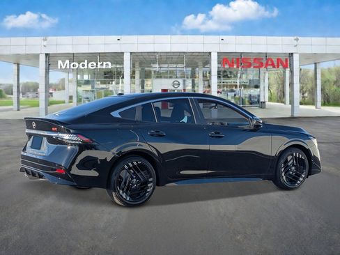 New 2027 Nissan Sentra SR w/ SR Premium Package FWD image 5