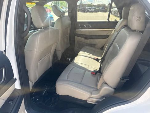 Used 2018 Ford Explorer XLT w/ Equipment Group 202A AWD/4WD image 11