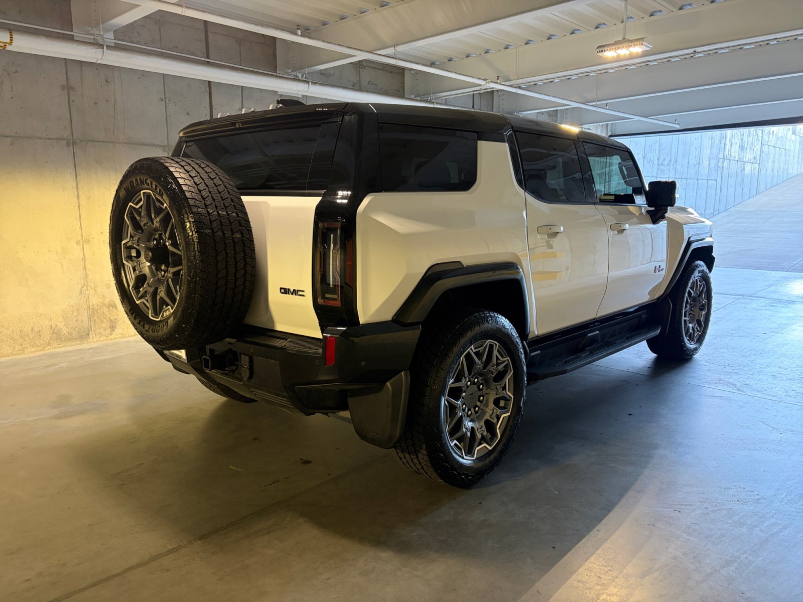 Used 2026 GMC Hummer EV SUV w/ LPO, Sport Package AWD/4WD image 10