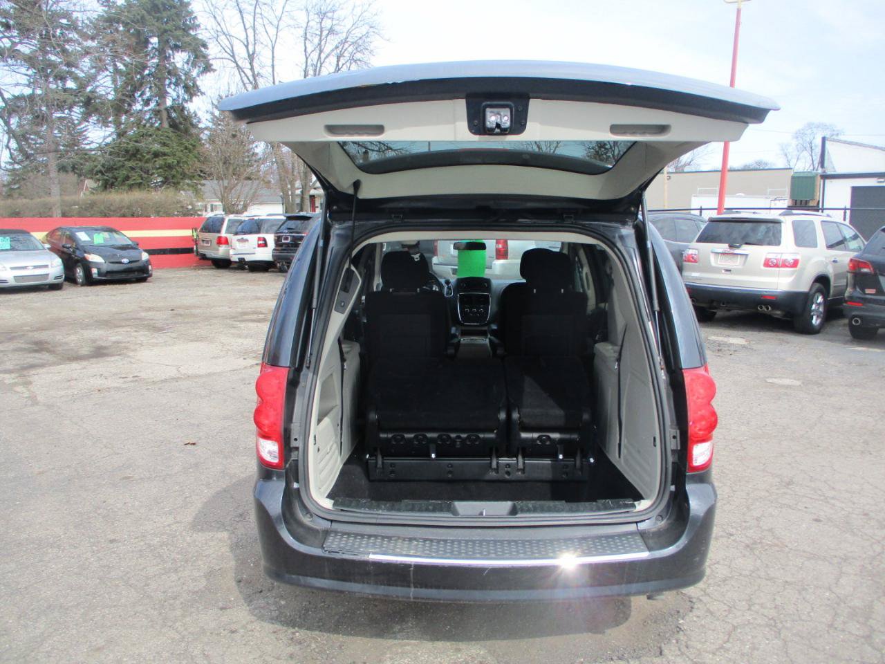 Used 2017 Dodge Grand Caravan SXT FWD image 6
