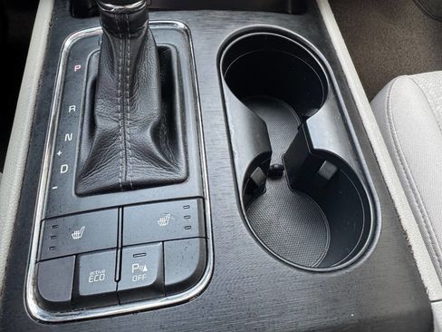 Used 2016 Kia Sedona LX w/ LX Convenience Package image 35