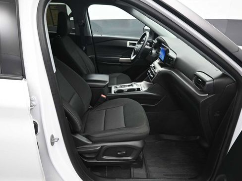 Used 2023 Ford Explorer XLT AWD/4WD image 22