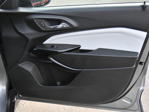 Used 2025 Chevrolet Trax LT w/ LT Convenience Package image 43