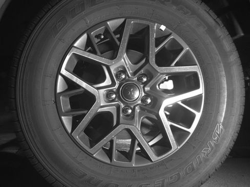 Used 2025 Jeep Wrangler Sahara image 14