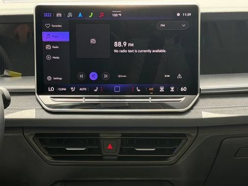 Used 2025 Volkswagen Tiguan SE w/ Panoramic Sunroof Package AWD/4WD image 17