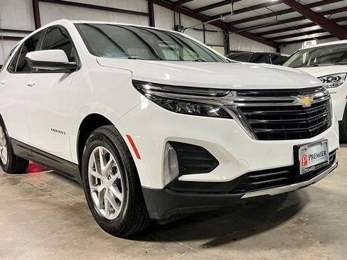 Used 2022 Chevrolet Equinox LT image 1