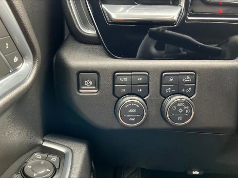 Certified 2025 Chevrolet Silverado 1500 LTZ image 32