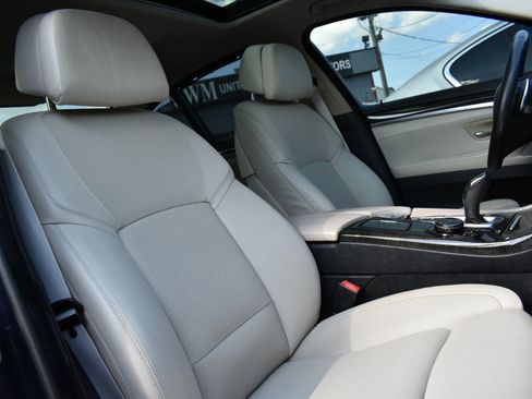 Used 2015 BMW 550i Sedan image 32