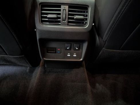 Used 2024 Nissan Rogue Platinum w/ Platinum Premium Package image 11