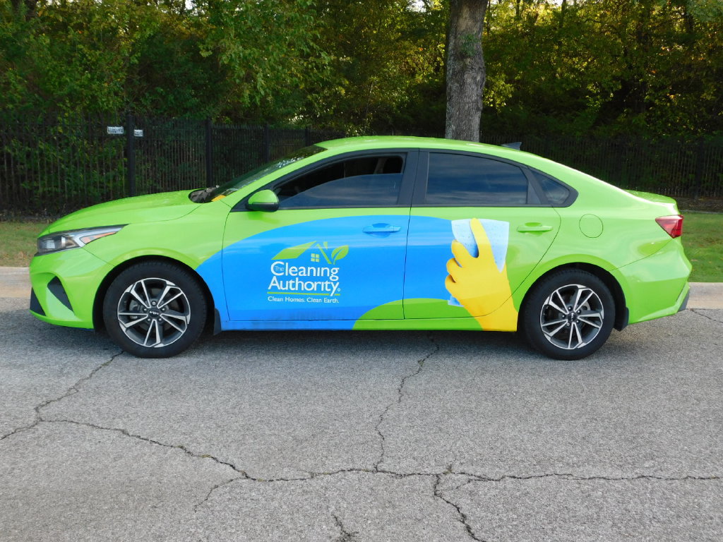 Used 2023 Kia Forte LXS w/ LXS Technology Package FWD image 2
