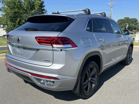 Used 2022 Volkswagen Atlas Cross Sport SEL R-Line AWD/4WD image 8