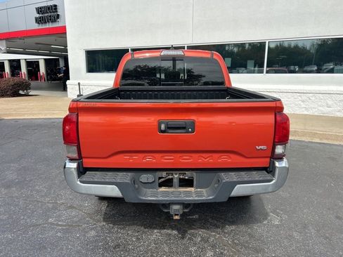 Used 2018 Toyota Tacoma TRD Off-Road image 7