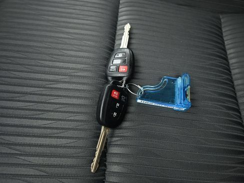 Used 2019 Toyota Highlander Plus AWD/4WD image 60