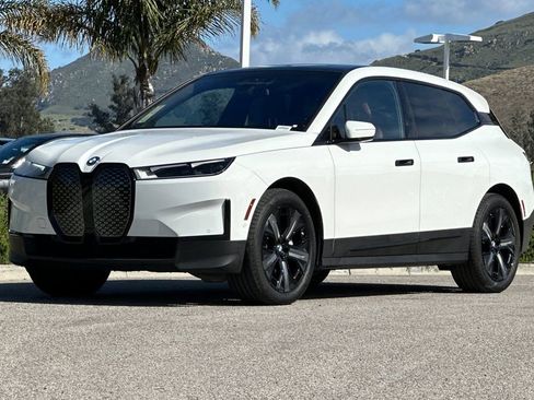 Used 2024 BMW iX xDrive50 w/ Premium Package image 7