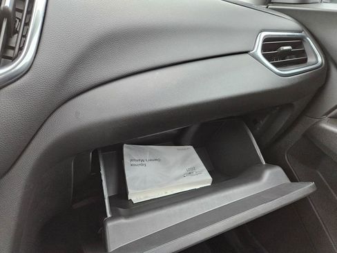 Used 2021 Chevrolet Equinox LT image 18