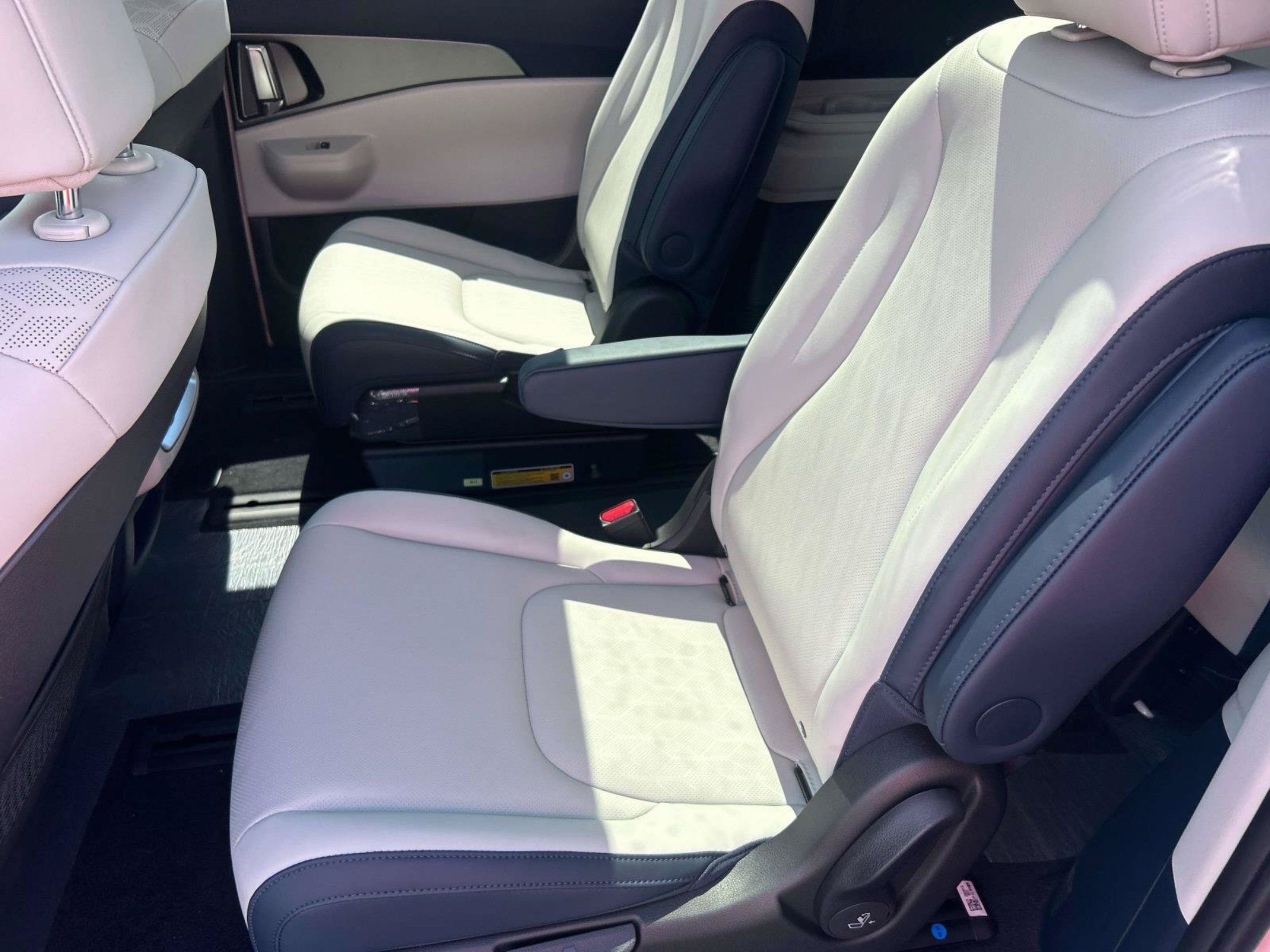 New 2027 Kia Carnival SX FWD image 18