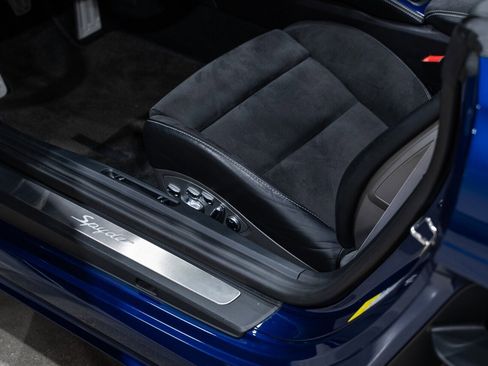 Used 2020 Porsche 718 Boxster Spyder RWD image 25