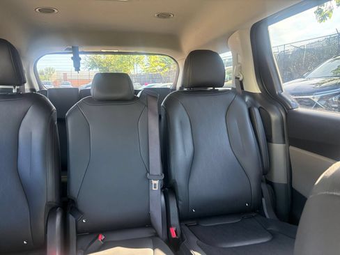 Used 2026 Kia Carnival FWD image 32