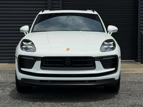 Certified 2024 Porsche Macan AWD/4WD image 25