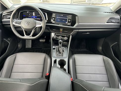 Certified 2024 Volkswagen Jetta SE w/ Panoramic Sunroof Package image 12