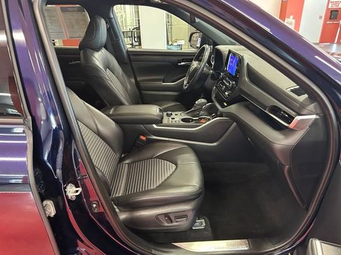 Used 2023 Toyota Highlander XSE AWD/4WD image 16
