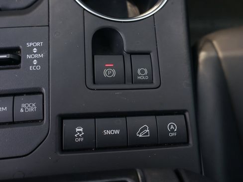 Used 2020 Toyota Highlander XLE image 38