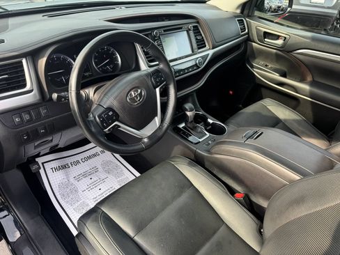 Used 2017 Toyota Highlander Limited AWD/4WD image 6