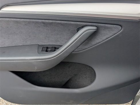 Used 2025 Tesla Model Y Long Range image 29