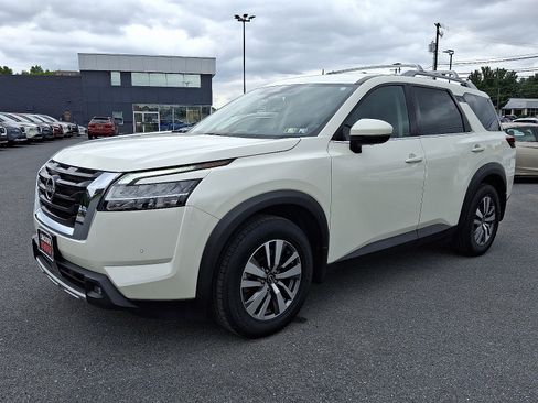 Certified 2022 Nissan Pathfinder SL image 3