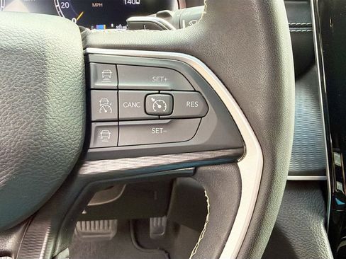 Used 2024 Jeep Grand Cherokee Altitude AWD/4WD image 39