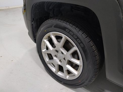 Used 2021 Jeep Renegade Latitude AWD/4WD image 31
