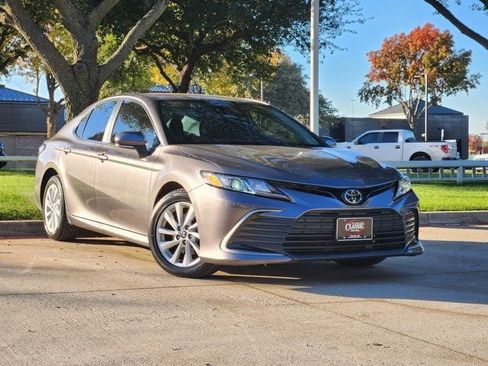 Used 2023 Toyota Camry LE image 2