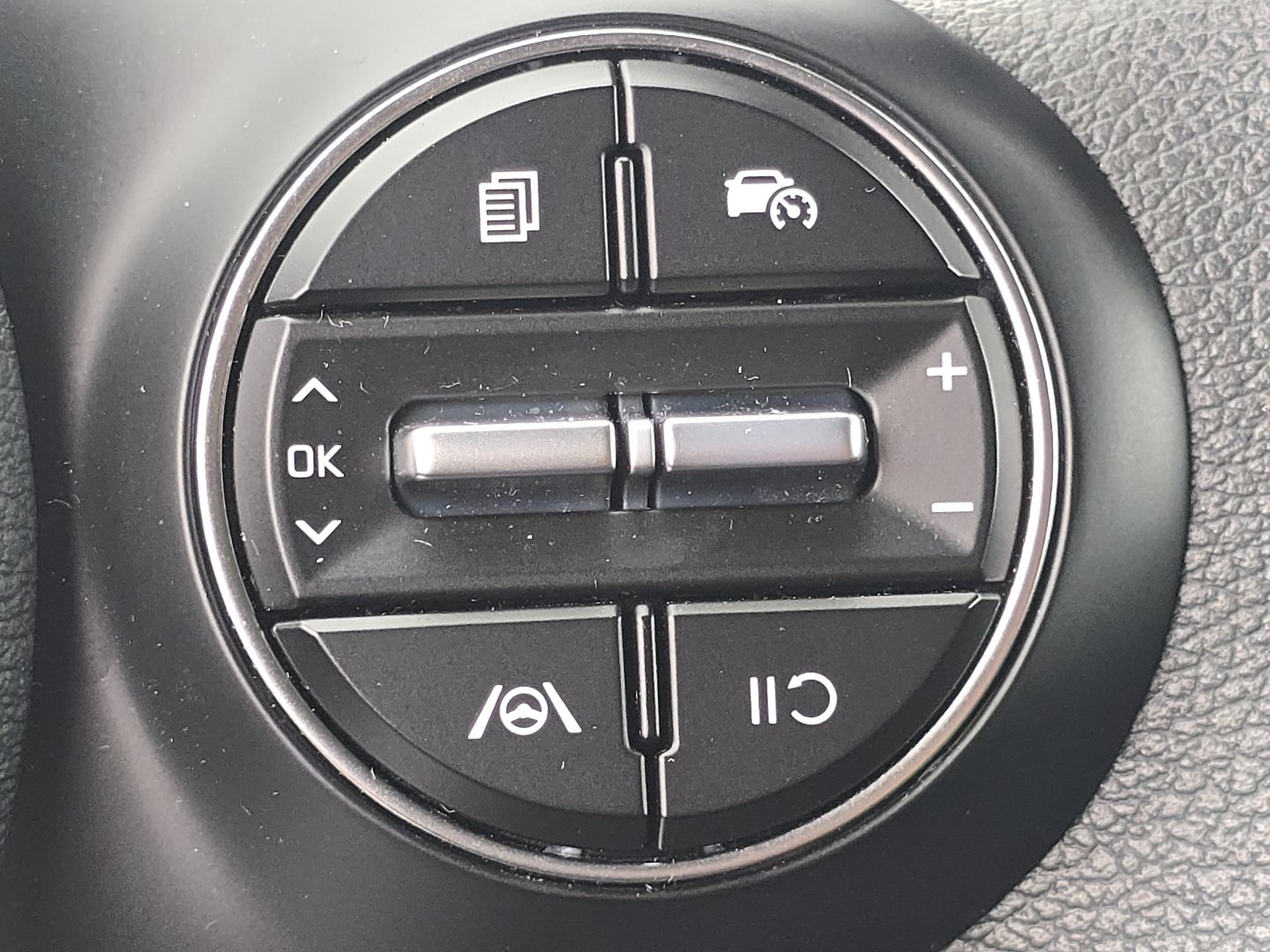 Used 2025 Kia Soul LX w/ LX Technology Package FWD image 31