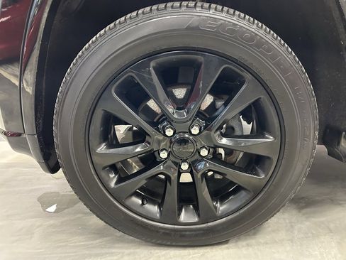 Used 2018 Jeep Grand Cherokee Altitude image 22