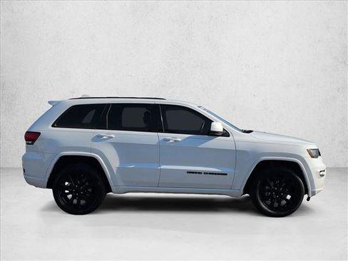 Used 2018 Jeep Grand Cherokee Altitude image 4