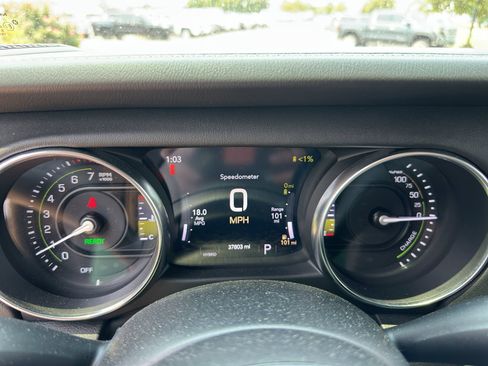 Used 2023 Jeep Wrangler Unlimited Sahara AWD/4WD image 27